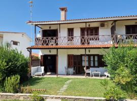 Halkidiki, Family house to enjoy by the beach，位于卡利维亚波里吉鲁的酒店