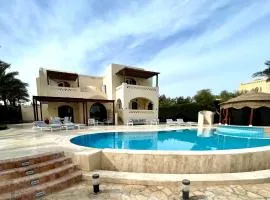 BEAUTIFUL 4-BEDROOM VILLA WITH POOL AND VIEWS OF THE LAGOON AND GOLF COURSE