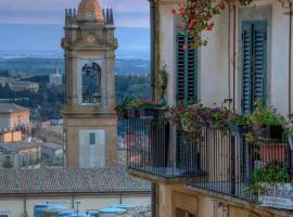 Casa tipica siciliana patronale home BedandBreakfast TreMetriSoprailCielo Camere con vista, colazione interna in terrazzo panoramico，位于卡尔塔吉罗的酒店