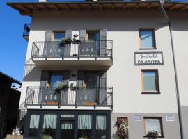 Aparthotel Dolomites Living&Relax，位于科姆梅扎杜拉的酒店