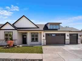 Prestine and comfortable home，位于Battle Ground的酒店
