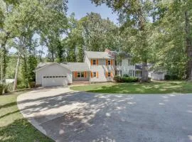 Charming Seneca Home - 3 Mi to Memorial Stadium!