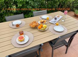 50 m2 T2 au calme, lumineux, confortable, cosy, climatisé, privatif avec parking gratuit et terrasse，位于图卢兹的酒店