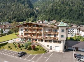 Hotel Gasthof Jäger Zillertal，位于施利特尔斯的酒店