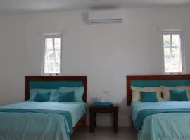 Departamentos y habitaciones Sak Naj，位于德尔奇亚港的酒店