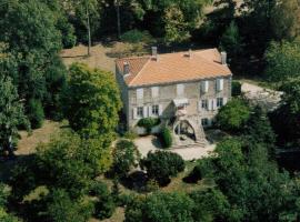 玛诺尔安吉酒店，位于Blanzay-sur-Boutonne的酒店