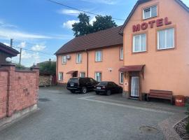 Motel GRAND，位于Rohatyn的酒店