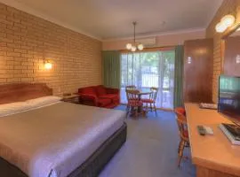 Barrass's John Bright Motor Inn