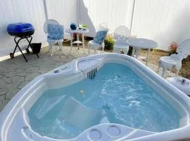 White Feather Suite Hot Tub Private Sleeps 2