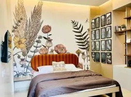 Cozy Studio with Premium Interiors-WiFi,AC,SmartTv