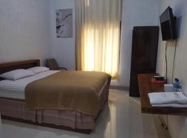 Hotel Putra Kembar，位于Kayuparing的酒店