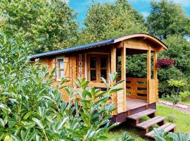 Little Wood Lodges Insolites - Adults Only，位于Bailly-aux-Forges的酒店