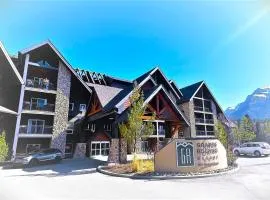 Luxury Two Queen Beds Condo - Grande Rockies Resort Indoor Parking Pool Hot tub GYM