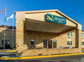 Quality Inn West Burlington Iowa，位于伯灵顿的酒店
