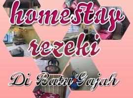 Homestay Rezeki Batu Gajah，位于Batu Gajah的酒店