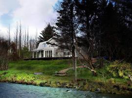 Riverfront Paradise Villa，位于惠拉盖尔济的酒店