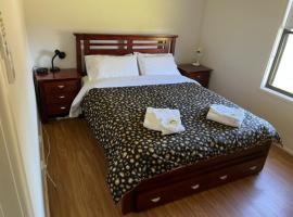 RIVER DOWNS COTTAGE，位于Clarence Town的酒店