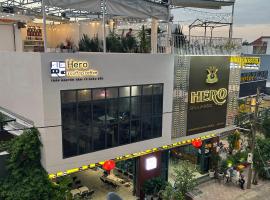 Hero Hostel & Billiards，位于朱笃的酒店