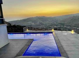 Farmhouse with Pool and Breathtaking Views，位于安曼的酒店