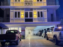 Chhay Ing Guesthouse，位于Phumĭ Bát Tráng (1)的带停车场的酒店