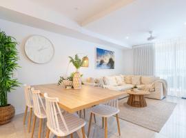 Oceanus oasis at Bokarina Beach -stunning modern coastal apartment，位于卡瓦纳华特斯的酒店