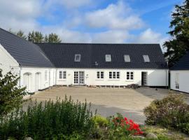 Naturen tæt på. Mærk stilheden!，位于Dybvad的酒店