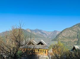 Sunset Cave Resort Gainchwan Gaon By WB Homes，位于Parolā的酒店