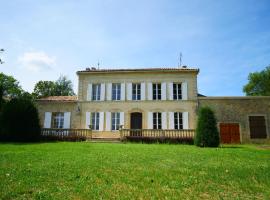 Maison bourgeoise dans un vignoble，位于Soussac的酒店