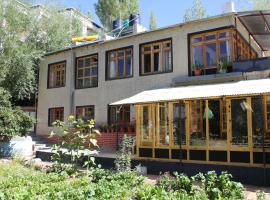 Karma Lodge - "A Boutique stay in Leh"，位于列城的木屋