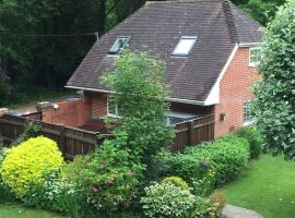 The Nook at Tatchbury House, New Forest，位于奥尔的度假屋