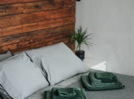 "Quiet Center" apartment, close to train station，位于图库姆斯的住宿