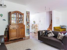 Spacious and kids-friendly modernized farmhouse near city of Cologne，位于科隆的酒店