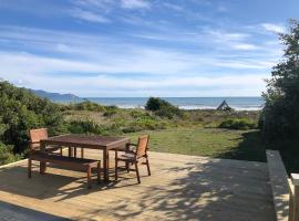 The Beachsider - Te Horo Beach Holiday Home，位于Te Horo的酒店