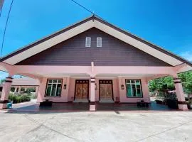 HELLOKITTY HOUSE - Unit 2，位于瓜拉丁加奴的海滩短租房