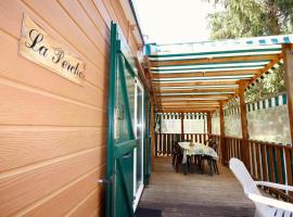 Chalet LA PERCHE au bord de l'eau，位于Lion-en-Sullias的酒店