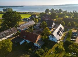 Landhotel Rosenhof Garni am Plauer See mit Ladesäule für E-Autos，位于普劳西的酒店