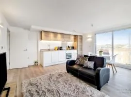 Luxury New 2 Bed/2 Bathroom Flat With Balcony