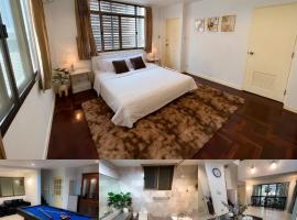 Sukhumvit 31 Sweet Home 7 beds - up to 12 guests，位于Bang Kapi的酒店