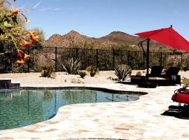 Phoenix Home with heated pool, desert views & hot tub，位于Anthem的酒店