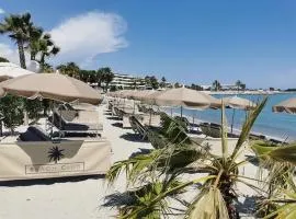 Appartement Nice aéroport seafront with pool