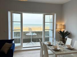 Ocean View Suite - Near Hythe - On Beach Seafront - Private Parking，位于迪姆彻奇的公寓