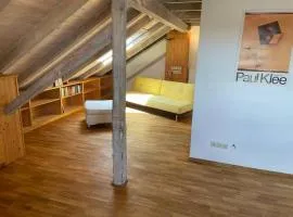 Sonnige 2-Zimmer Wohnung unterm Dach