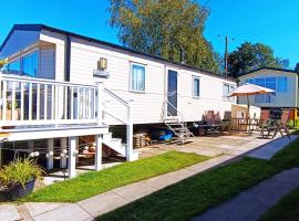 Haven Rockley Park, Lytchett Bay View, Private Holiday Home - Caravan，位于Lytchett Minster的露营地