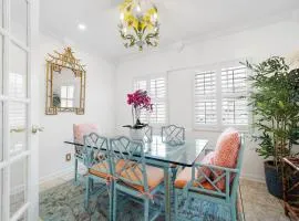 The Golden Alligator 2 - 3 beds 1 bath Palm Beach Regency style, near everything