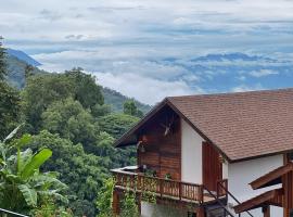 Baan Nhuer Mek บ้านเหนือเมฆ Coffee and Desk on the Cloud，位于Ban Pang Klang的酒店
