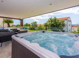 Relax Derossi，位于茨里克韦尼察的带按摩浴缸的酒店