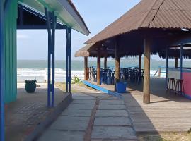 Pousada Oceano Azul，位于蜜岛Portuguese Fort附近的酒店