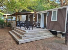 Mobilhome 6 à 8 personnes camping 4 etoiles，位于圣西普里安的露营地