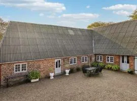 Awesome Home In Skærbæk With Kitchen