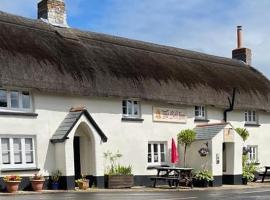 The Bell Inn, Parkham，位于比迪福德的酒店